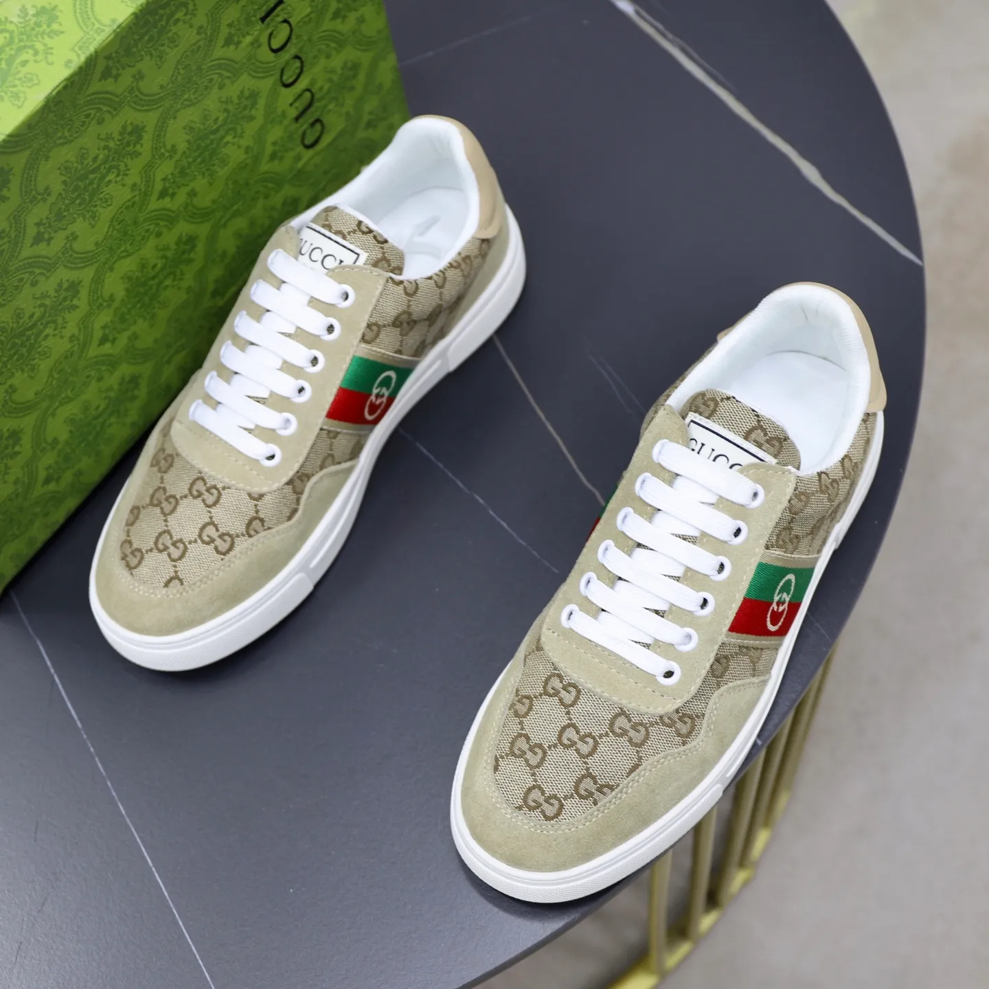 Men's men's shoes 💰440💰🙅‍♂️🙅‍♂️🙅‍♂️ Brand: Gucci GUCCi Standard code: 38-44 (45 customized) Grade: Same as the official website Material: Original material splicing Comfortable and breathable sheepskin lining Lightweight and wear-resistant sports outsole Style category: Men's fashion casual shoes Running sports shoes Distinguished luxury brand elements Top luxury color: actual picture color